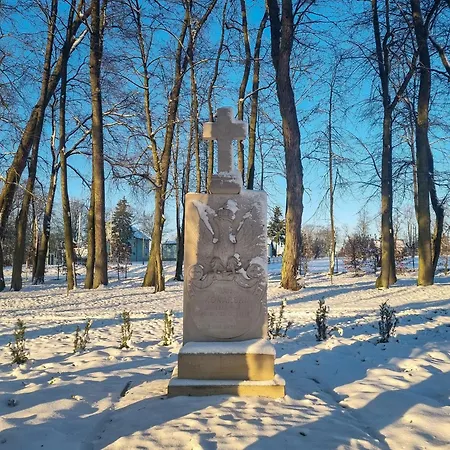 Muzeum Ziemianstwa W Dabrowie Inn *