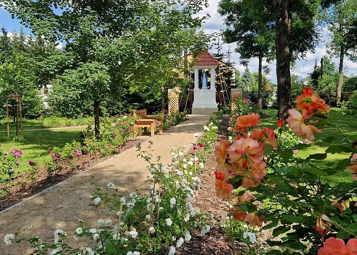 Muzeum Ziemianstwa W Dabrowie Gasthof *