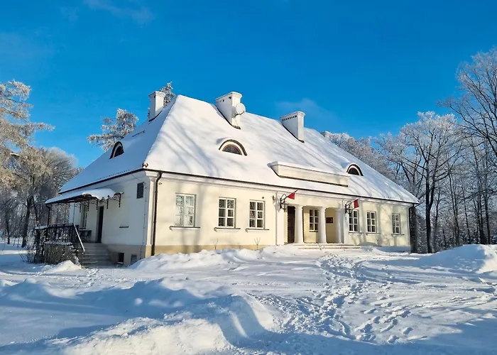 Muzeum Ziemianstwa W Dabrowie Gasthof *