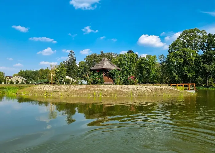 Muzeum Ziemianstwa W Dabrowie Gasthof *