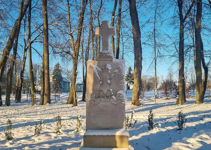 Muzeum Ziemianstwa W Dabrowie Gasthof *